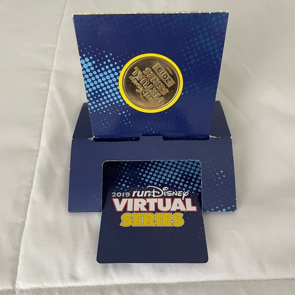 RunDisney 2019 Virtual Series Marvel Medal And Medallion Set - Picture 15 of 16